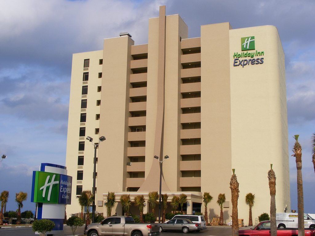 Selling a Volusia Condo: HOA Rules, Reserves & Lender Approval